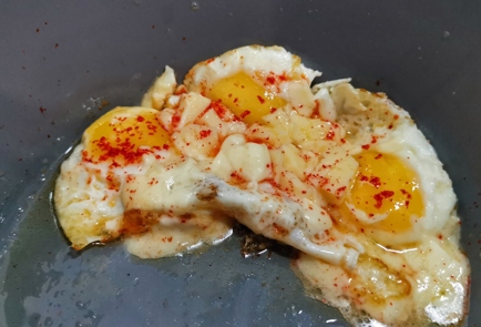 Фото шага рецепта Брускетта с перепелиными яйцами 173718 шаг 5  