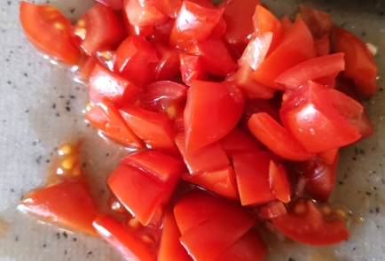 Фото шага рецепта Брускетта с помидорами черри и сыром 173719 шаг 3  