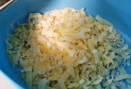 Фото шага рецепта Брюссельская капуста на сковороде с сыром 151758 шаг 5  