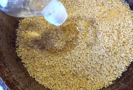 Фото шага рецепта Булгур с овощами и грибами 190831 шаг 2