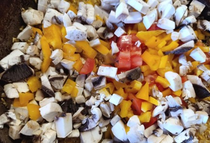 Фото шага рецепта Булгур с овощами и грибами 190831 шаг 9