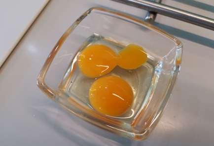 Фото шага рецепта Бутерброд с перепелиным яйцом 186433 шаг 9  