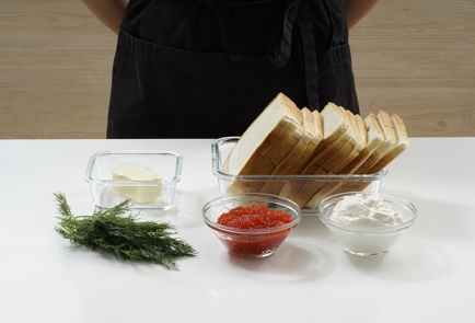 Фото шага рецепта Бутерброды с икрой укропом и сметаной 152955 шаг 1  