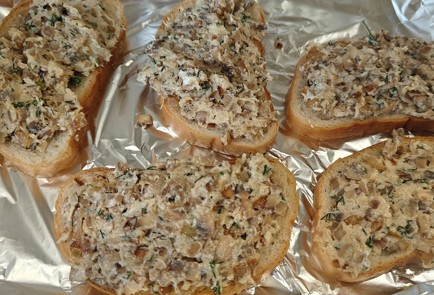 Фото шага рецепта Бутерброды с шампиньонами и сыром 190719 шаг 12