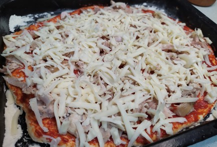 Фото шага рецепта Быстрая пицца с курицей 190879 шаг 9  