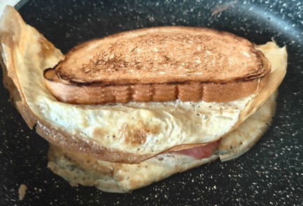 Фото шага рецепта Быстрые бутерброды на завтрак 190720 шаг 13