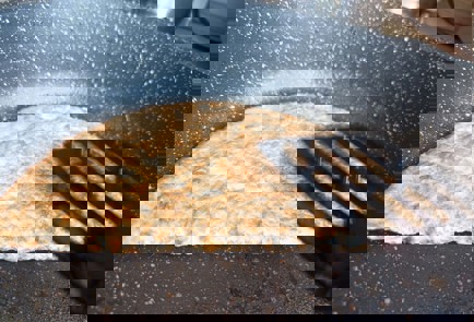 Фото шага рецепта Чебуреки из лаваша и сыра 190865 шаг 6