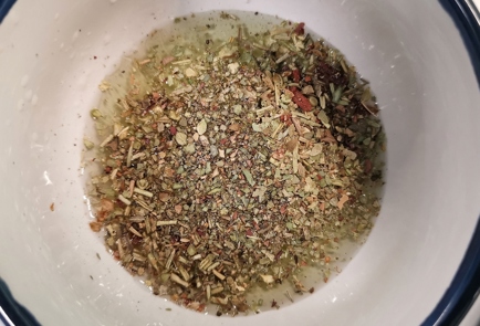 Фото шага рецепта Чесночный халуми с травами на сковороде гриль 152916 шаг 5  