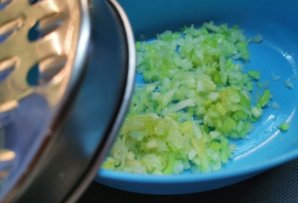 Фото шага рецепта Чесночный салат из свеклы и сельдерея 175517 шаг 4  