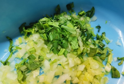 Фото шага рецепта Чесночный салат из свеклы и сельдерея 175517 шаг 5  