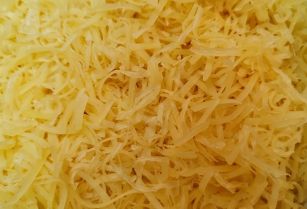 Фото шага рецепта Чипсы с сыром дорблю 173341 шаг 1  