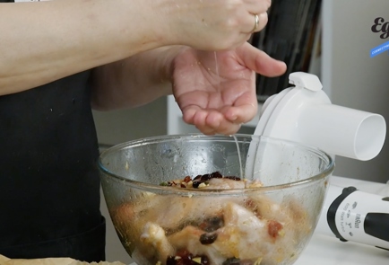 Фото шага рецепта Цыплята в ягодах и меде с запеченным миникартофелем 136749 шаг 4  