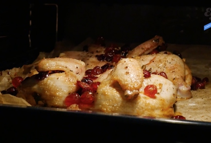 Фото шага рецепта Цыплята в ягодах и меде с запеченным миникартофелем 136749 шаг 5  