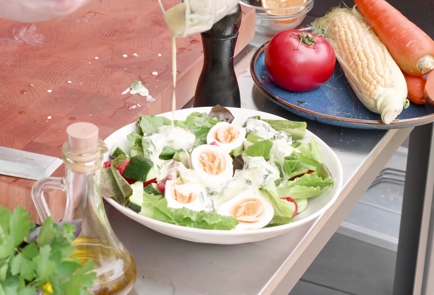 Фото шага рецепта Дачный салат со скумбрией на мангале 174463 шаг 12  