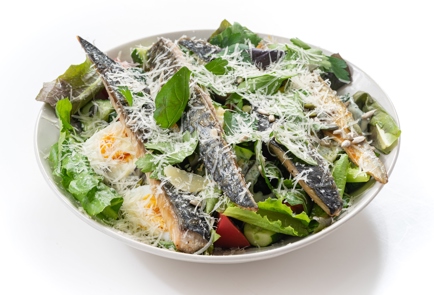 Фото шага рецепта Дачный салат со скумбрией на мангале 174463 шаг 15  