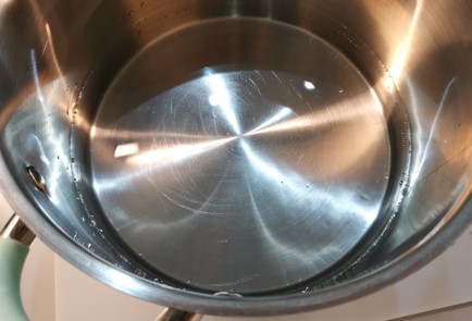 Фото шага рецепта Домашний глинтвейн 190712 шаг 2