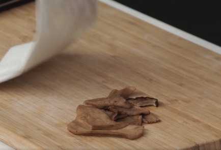 Фото шага рецепта Домашняя паста с белыми грибами 151563 шаг 15  