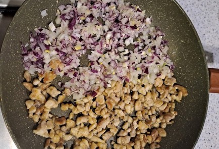 Фото шага рецепта Домашняя паста с курицей сыром и зеленью 190247 шаг 7  