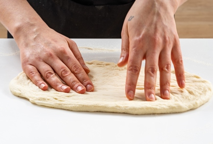 Фото шага рецепта Домашняя пицца с брокколи и песто 175635 шаг 13  