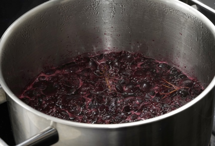 Фото шага рецепта Джем из винограда и черноплодной рябины 152738 шаг 4  