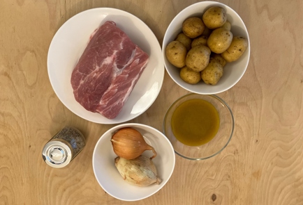 Фото шага рецепта Эскалопы из свинины с картошкой в духовке 173875 шаг 1  