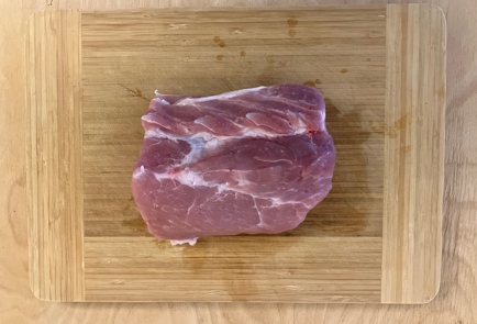 Фото шага рецепта Эскалопы из свинины с картошкой в духовке 173875 шаг 2  