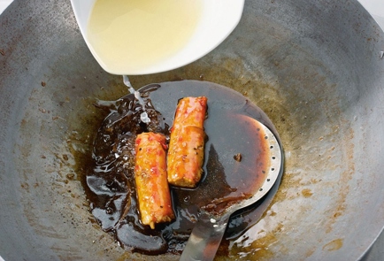 Фото шага рецепта Фаланги краба с устричным соусом в воке 21507 шаг 7  