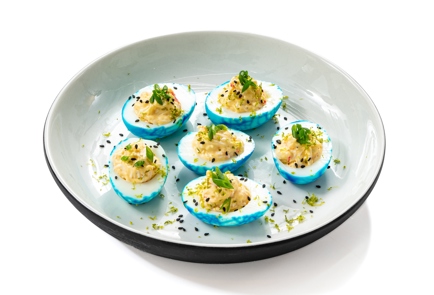 Фото шага рецепта Фаршированные яйца с крабовыми палочками и васаби 175400 шаг 10  