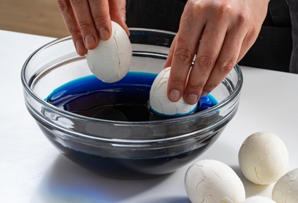 Фото шага рецепта Фаршированные яйца с крабовыми палочками и васаби 175400 шаг 4  