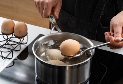 Фото шага рецепта Фаршированные яйца в свекольном маринаде 175394 шаг 4  
