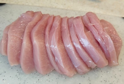 Фото шага рецепта Филе индейки на сковороде с куркумой и сливками 190812 шаг 4  