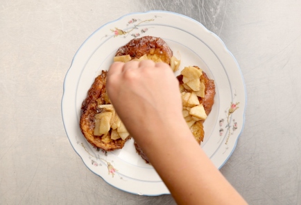 Фото шага рецепта Французские тосты с яблоками 20728 шаг 4  