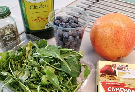 Фото шага рецепта Фруктовоягодный салат с камамбером 151371 шаг 1  