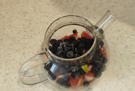 Фото шага рецепта Фруктовый чай со смородиной 190872 шаг 7  