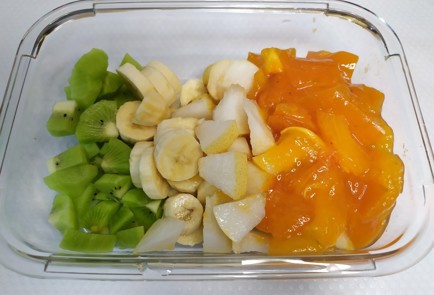 Фото шага рецепта Фруктовый салат с хурмой 190747 шаг 6