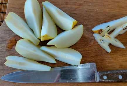 Фото шага рецепта Запеченные фрукты с сыром и орехами 174633 шаг 2  