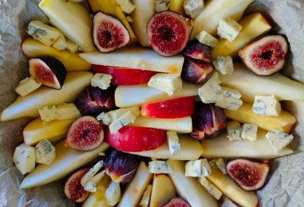 Фото шага рецепта Запеченные фрукты с сыром и орехами 174633 шаг 7  