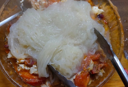 Фото шага рецепта Фунчоза с овощами сыром и беконом 175324 шаг 16  