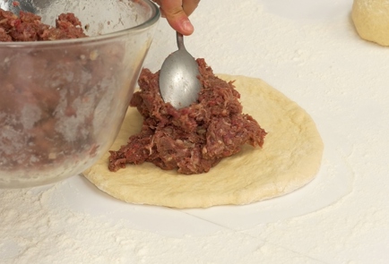 Пирог с мясом (кулебяка) рецепт – пошаговая инструкция приготовления