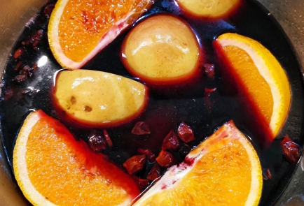 Фото шага рецепта Глинтвейн с грейпфрутом и розовым перцем 152877 шаг 7  