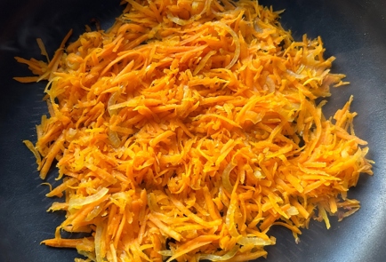 Фото шага рецепта Горбуша под морковнолуковой шапкой 174537 шаг 7  