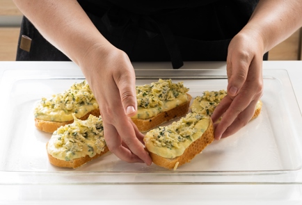 Фото шага рецепта Горячие бутерброды с картофелем и сыром 151011 шаг 5  