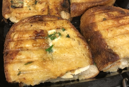 Фото шага рецепта Горячий сэндвич с куриным филе томатами и сыром 140855 шаг 11  