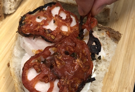 Фото шага рецепта Горячий сэндвич с куриным филе томатами и сыром 140855 шаг 8  