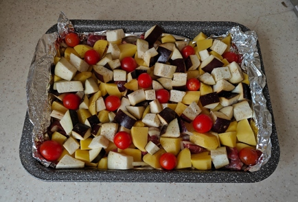 Фото шага рецепта Говядина с баклажанами и черри в духовке 176164 шаг 10  
