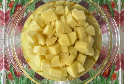 Фото шага рецепта Говядина с черносливом на овощной подушке в духовке 173636 шаг 6  