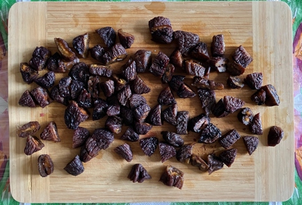 Фото шага рецепта Говядина с черносливом на овощной подушке в духовке 173636 шаг 8  