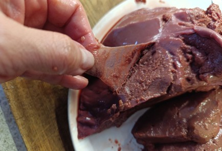 Фото шага рецепта Говяжья печень тушеная с айвой 190837 шаг 4