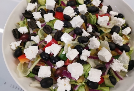 Фото шага рецепта Греческий салат с халапеньо 175522 шаг 10  
