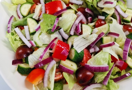 Фото шага рецепта Греческий салат с халапеньо 175522 шаг 6  